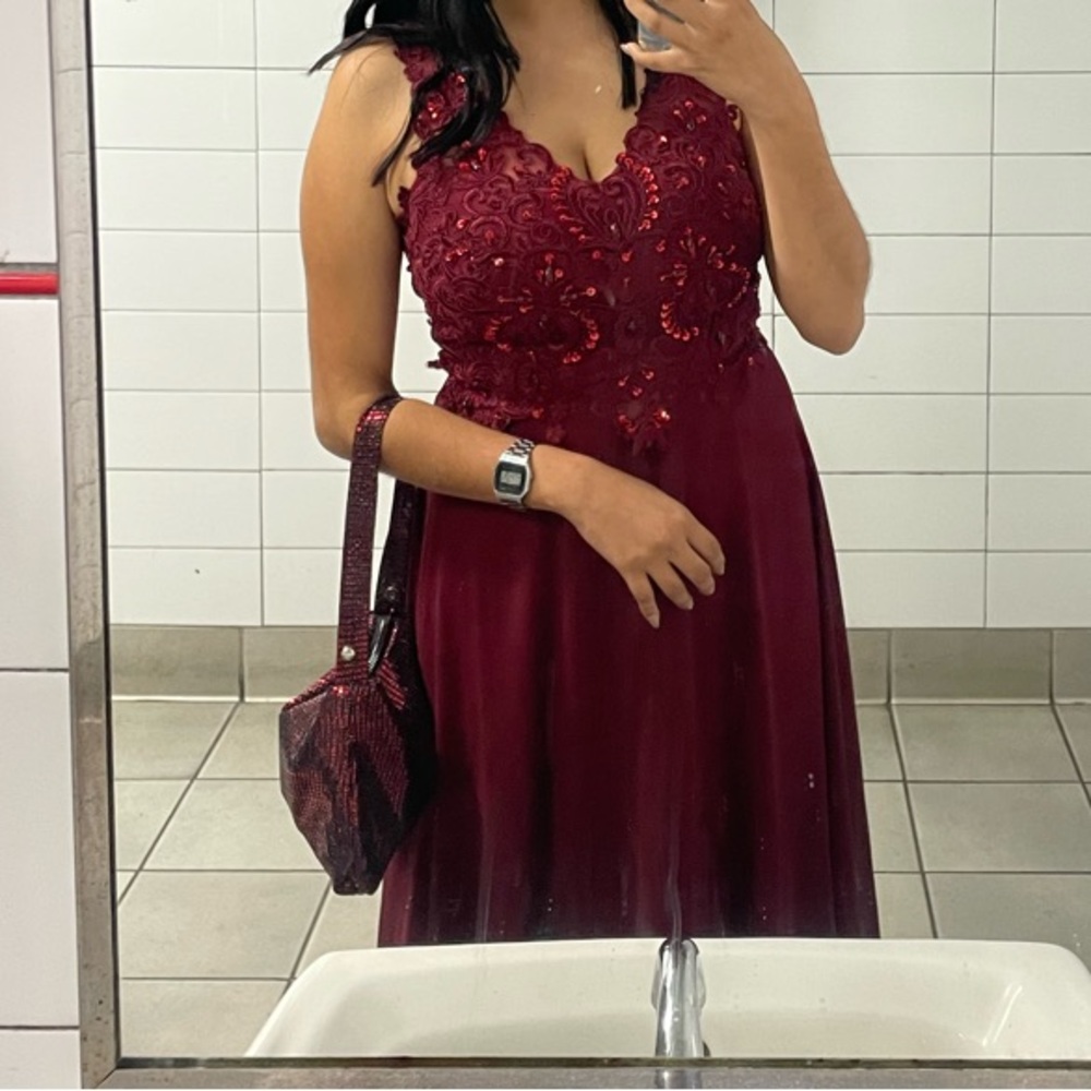 Elegant Burgundy Evening Dress